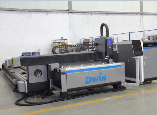 Taglierina rotatoria del ferro del laser della tagliatrice del tubo del laser del dispositivo DWIN 1000W